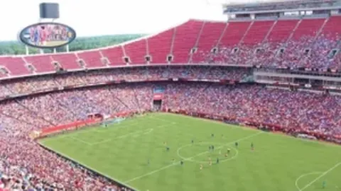 “新华社全媒+：千里之外同赏雪地“村超”狂欢盛典”