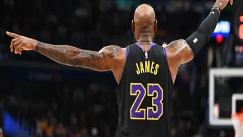 里夫斯稳定表现，高效贡献12分8板3助2断，担纲球队第三核心