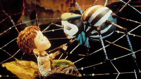 巴塞罗那大胜皇家贝蒂斯5-1，国王杯晋级势头强劲